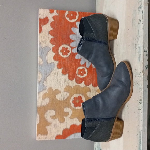 Simply Vera Vera Wang Vienna Blue, Pointed Toe, Inside Zip, Ankle Boots - Picture 4 of 16